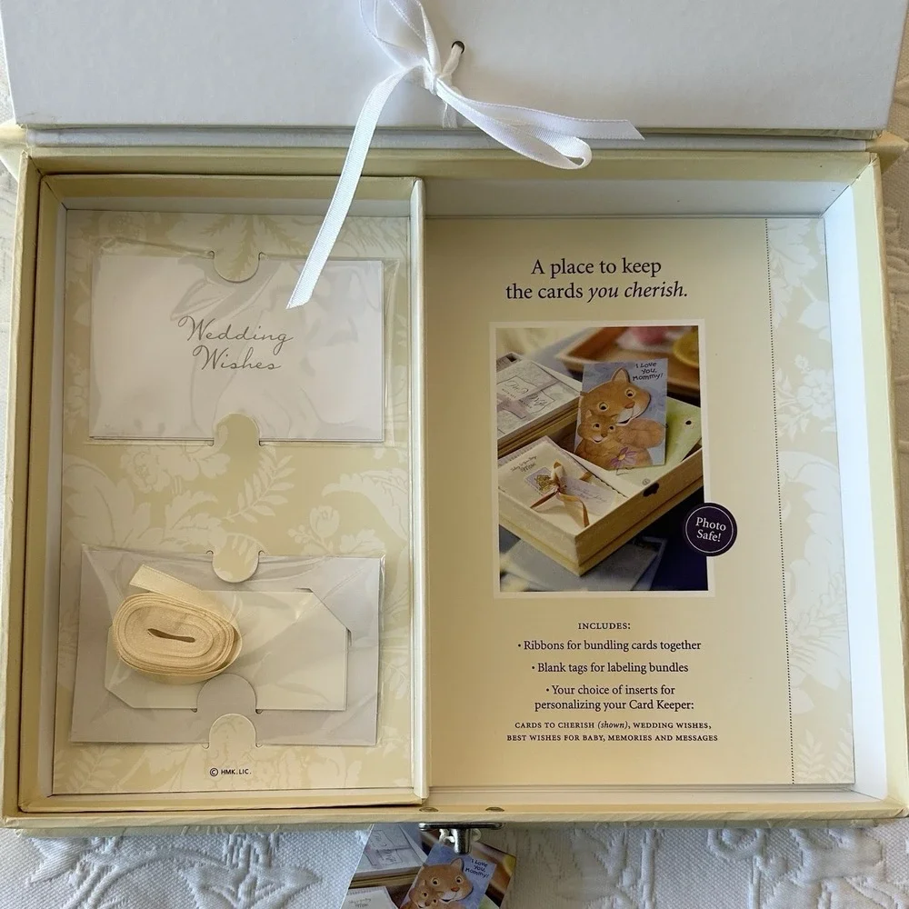 Hallmark Signature Keepsake Card Keeper‎ Velvet Textured Box Hook Clasp Yellow